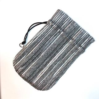 プリーツプリーズイッセイミヤケ(PLEATS PLEASE ISSEY MIYAKE)のシルバー巾着バッグ新品未使用 イッセイミヤケプリーツプリーズ(ハンドバッグ)