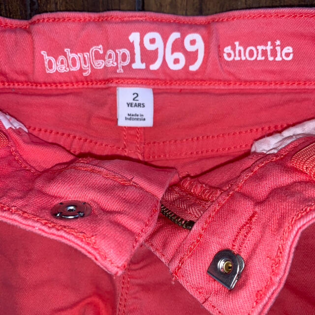 babyGAP(ベビーギャップ)のbaby GAPショートパンツ（デニム）95サイズ キッズ/ベビー/マタニティのキッズ服女の子用(90cm~)(パンツ/スパッツ)の商品写真