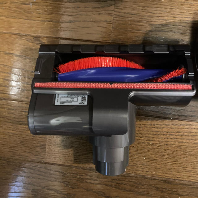 Dyson(ダイソン)のダイソン　Dyson V8 Fluffy  SV10（イエロー） スマホ/家電/カメラの生活家電(掃除機)の商品写真