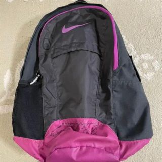 ナイキ(NIKE)のNIKEリュック(リュック/バックパック)