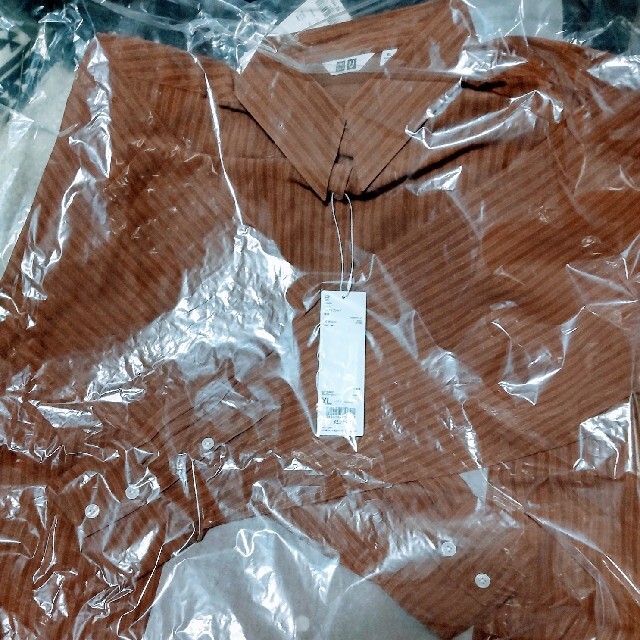 UNIQLO(ユニクロ)のUNIQLO ユニクロ シアーシャツ2着 レディースのトップス(シャツ/ブラウス(長袖/七分))の商品写真