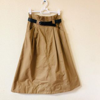 エイチアンドエム(H&M)のベルト付きスカート(ひざ丈スカート)