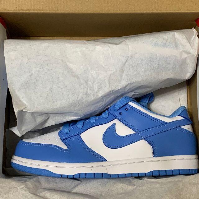 NIKE(ナイキ)の21.5cm NIKE DUNK LOW UNIVERSITY BLUE キッズ/ベビー/マタニティのキッズ靴/シューズ(15cm~)(スニーカー)の商品写真