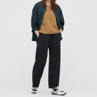 ユニクロ(UNIQLO)のクレープジャージー　ストレートパンツ　ユニクロ(クロップドパンツ)