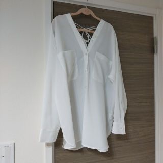 ラウンジドレス(Loungedress)の美品☆Vネックブラウス　ホワイト(シャツ/ブラウス(長袖/七分))