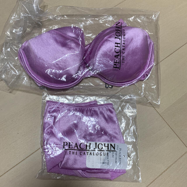 PEACH JOHN(ピーチジョン)のエブエブサテン  ブラジャーショーツ  セット　32D M ラベンダー レディースの下着/アンダーウェア(ブラ&ショーツセット)の商品写真