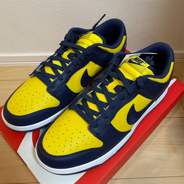 NIKE(ナイキ)のNIKE DUNK LOW MICHIGAN 28.5cm ダンク ミシガン メンズの靴/シューズ(スニーカー)の商品写真