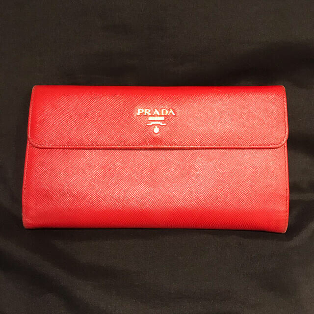 PRADA(プラダ)のPRADA  プラダ　長財布　赤 レディースのファッション小物(財布)の商品写真