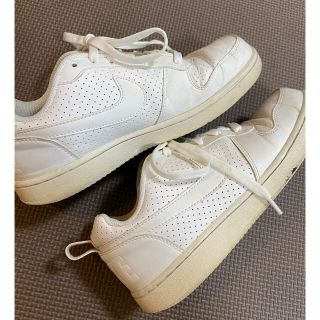 ナイキ(NIKE)の［used］レディース NIKE 白 スニーカー 23.5cm(スニーカー)