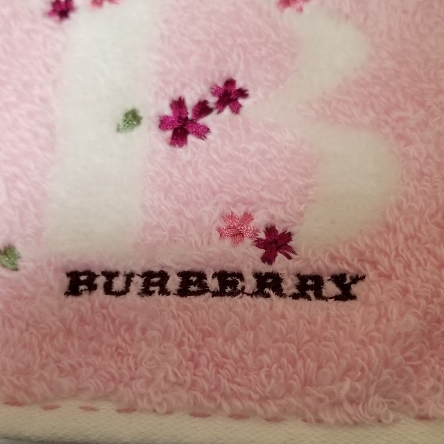 BURBERRY(バーバリー)のBURBERRYタオルハンカチB花刺繍🌼 レディースのファッション小物(ハンカチ)の商品写真
