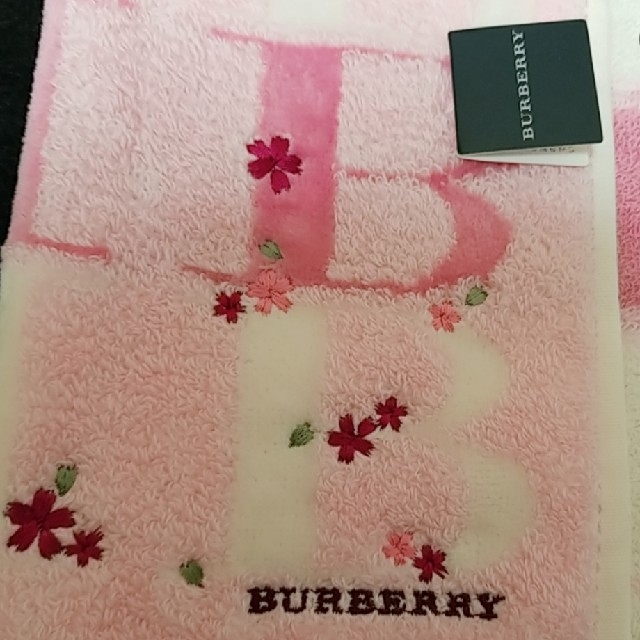 BURBERRY(バーバリー)のBURBERRYタオルハンカチB花刺繍🌼 レディースのファッション小物(ハンカチ)の商品写真