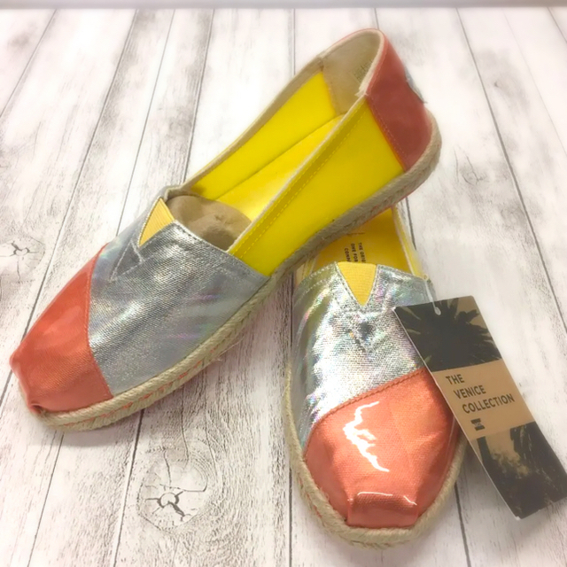 TOMS(トムズ)のTOMS レディースの靴/シューズ(スリッポン/モカシン)の商品写真