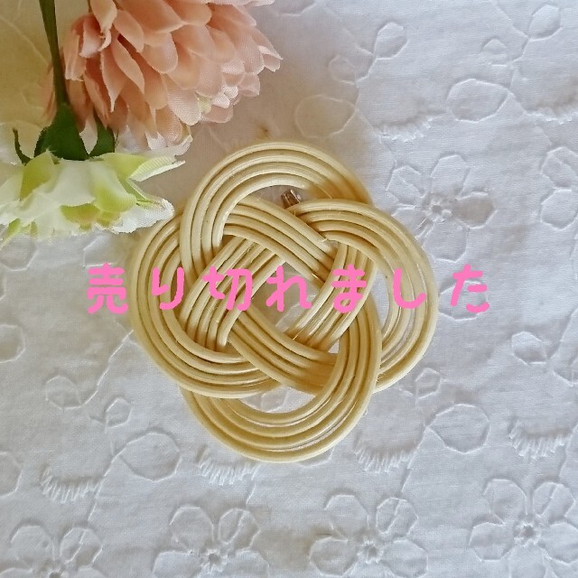 『3年保証』
藤(ラタン)の菜の花結びブローチ 生成 ブローチ+コサージュ 『3年保証』
藤(ラタン)の菜の花結びブローチ 生成 ブローチ+コサージュ