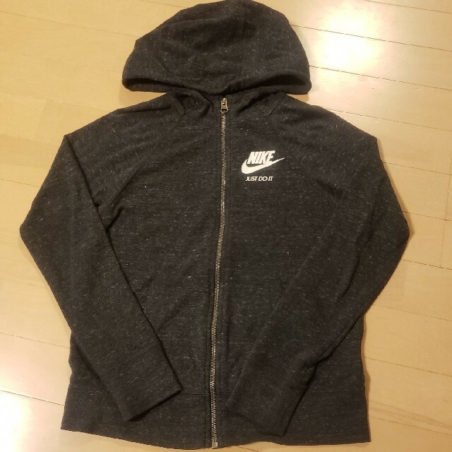 NIKE(ナイキ)のNIKE　ジップアップパーカー　ジュニアL  キッズ/ベビー/マタニティのキッズ服男の子用(90cm~)(ジャケット/上着)の商品写真