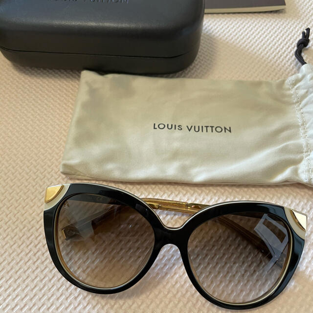 LOUIS VUITTON(ルイヴィトン)の【キララ様専用】ルイ・ヴィトン アンバー サングラス ブラウン Z0620E レディースのファッション小物(サングラス/メガネ)の商品写真