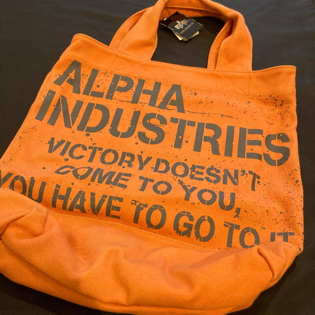 ALPHA INDUSTRIES(アルファインダストリーズ)のアルファインダストリーズ トートバッグ オレンジ 縦約39cm×横約35cm メンズのバッグ(トートバッグ)の商品写真