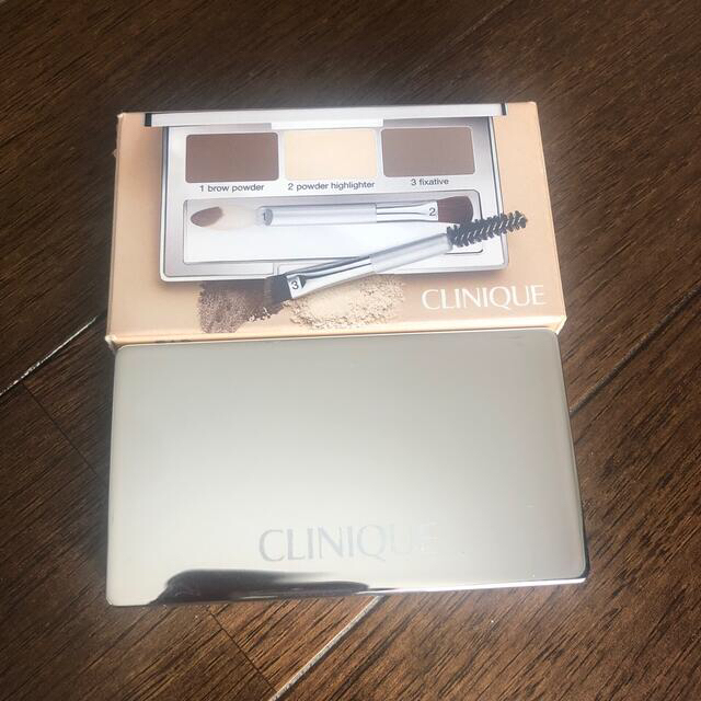 CLINIQUE(クリニーク)のクリニーク   プリティイージーブロー　パレット  限定　アイブロウ  パウダー コスメ/美容のベースメイク/化粧品(パウダーアイブロウ)の商品写真