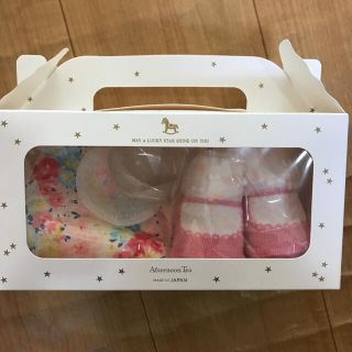 アフタヌーンティー(AfternoonTea)のpa_ka_mo様専用アフタヌーンティー　花柄スタイとソックスのセット　新品(ベビースタイ/よだれかけ)