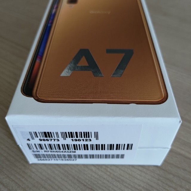 Galaxy(ギャラクシー)の新品未開封　Samsung Galaxy A7 gold 楽天モバイル スマホ/家電/カメラのスマートフォン/携帯電話(スマートフォン本体)の商品写真