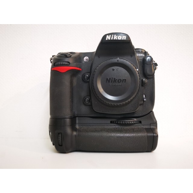 Nikon D300s, MB-D10