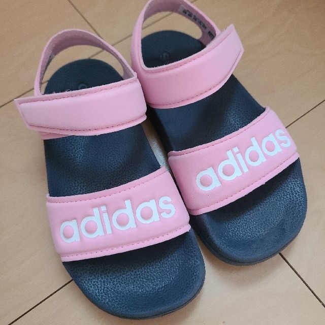 adidas(アディダス)の✩✩様専用★adidas 17cm サンダル キッズ/ベビー/マタニティのキッズ靴/シューズ(15cm~)(サンダル)の商品写真