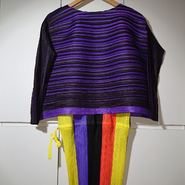 PLEATS PLEASE ISSEY MIYAKE(プリーツプリーズイッセイミヤケ)のプリーツプリーズ  横プリーツ ３ イッセイミヤケ PLEATS PLEASE レディースのトップス(カットソー(長袖/七分))の商品写真