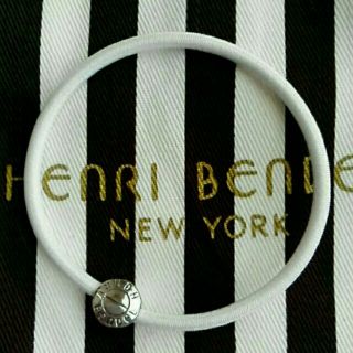 ヘンリベンデル(Henri Bendel)のHenri bendel　ロゴチャームつきヘアゴム　(ヘアゴム/シュシュ)