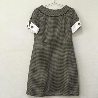 ユナイテッドアローズ(UNITED ARROWS)の美品★ユナイテッドアローズ★秋★ボートネック★バックボタン ワンピース(ひざ丈ワンピース)