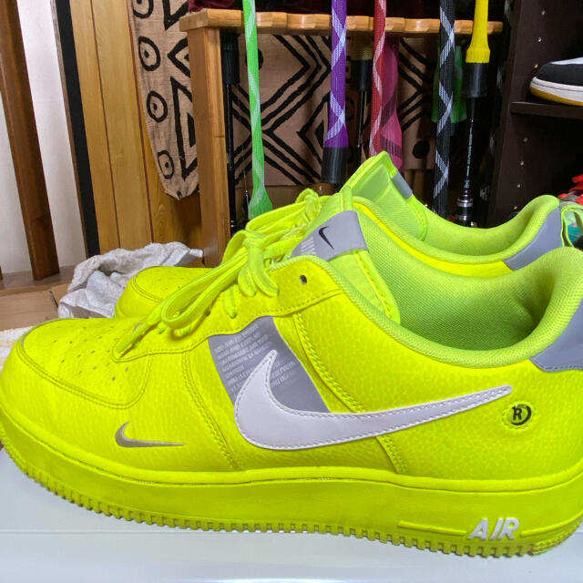 NIKE(ナイキ)のNIKE AIR FORCE1 LOW ネオンイエロー 30cm メンズの靴/シューズ(スニーカー)の商品写真