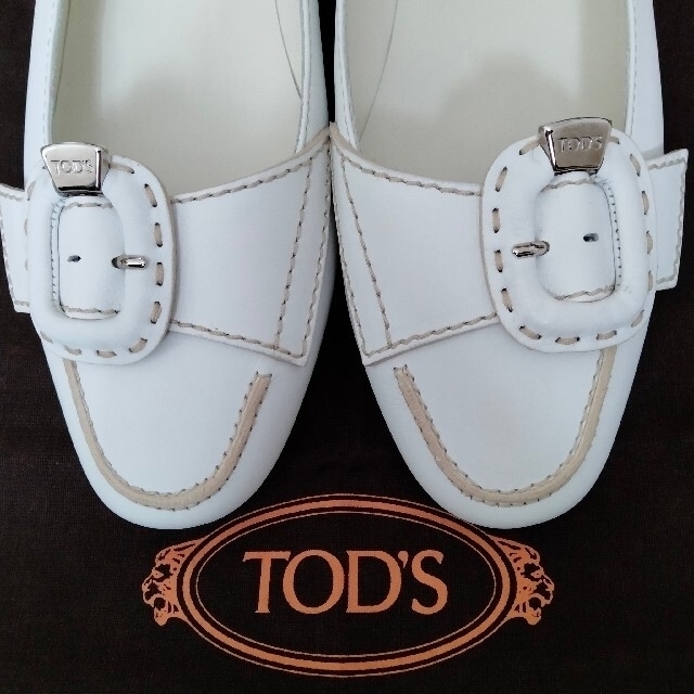 TOD's (トッズ) フラットパンプス　バレエシューズ　ホワイト