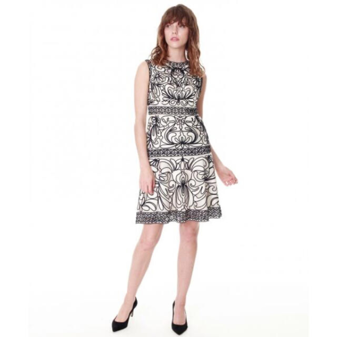 GRACE CONTINENTAL(グレースコンチネンタル)のグレースコンチネンタル　コード刺繍フレアワンピース　ドレス　膝丈　s m レディースのフォーマル/ドレス(ミディアムドレス)の商品写真