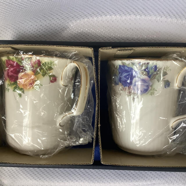 ROYAL ALBERT(ロイヤルアルバート)のROYAL ALBERT (ロイヤルアルバート)マグカップペア[新品・未使用] インテリア/住まい/日用品のキッチン/食器(食器)の商品写真