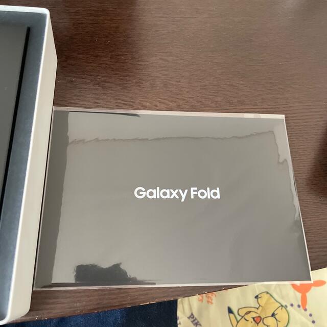 Galaxy(ギャラクシー)のau Samsung Galaxy Fold SCV44 SIMロック解除済み スマホ/家電/カメラのスマートフォン/携帯電話(スマートフォン本体)の商品写真