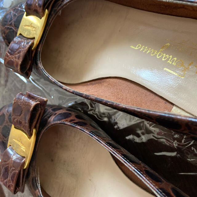 Salvatore Ferragamo(サルヴァトーレフェラガモ)のフェラガモ パンプス ヴァラ レディースの靴/シューズ(ハイヒール/パンプス)の商品写真