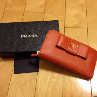 プラダ(PRADA)の♥️PRADAオレンジ長財布♥️(財布)