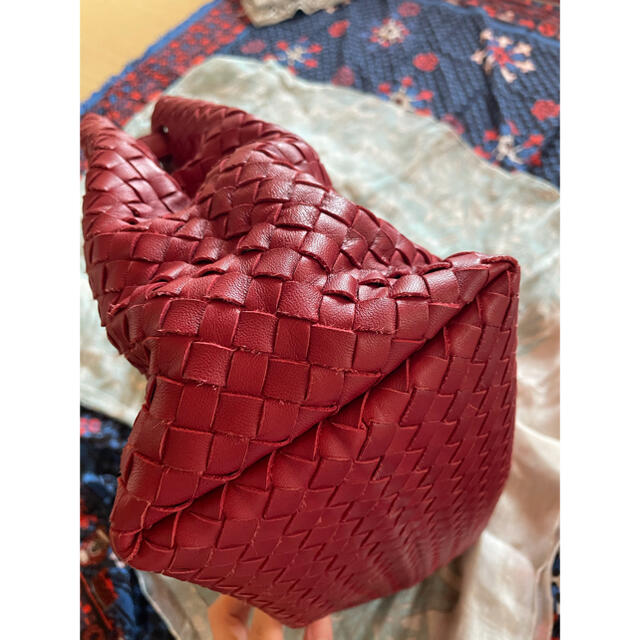 Bottega Veneta(ボッテガヴェネタ)のBOTTEGA VENETA ボッテガヴェネタガルダ レッド イントレチャート レディースのバッグ(ハンドバッグ)の商品写真