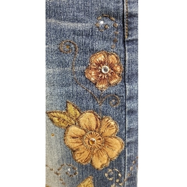 TANTRA　刺繍デニムスカート レディースのスカート(ひざ丈スカート)の商品写真