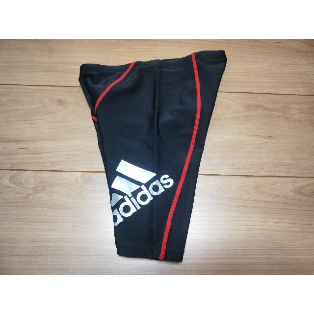 adidas(アディダス)の【デカロゴ】アディダス 水着 スパッツ キッズ 130サイズ adidas キッズ/ベビー/マタニティのキッズ服男の子用(90cm~)(水着)の商品写真