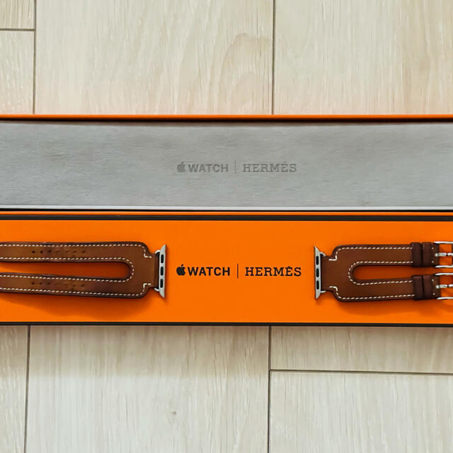 Apple Watch(アップルウォッチ)のApple Watch HERMES 38/40mm ダブルバックルカフ　箱あり レディースのファッション小物(腕時計)の商品写真