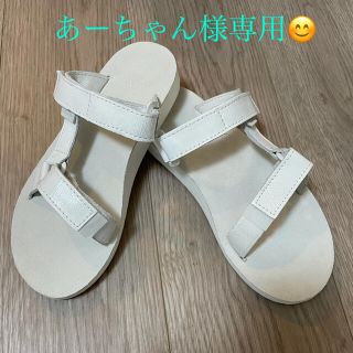 テバ(Teva)のTEVA city universal slide patent leather(サンダル)