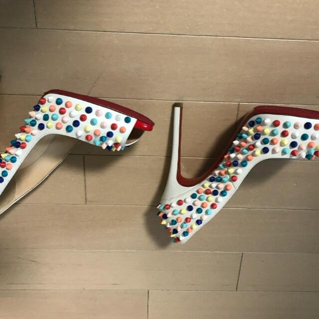 Christian Louboutin(クリスチャンルブタン)の１度着クリスチャンルブタン　パンプス　スパイクスタッズマルチカラー38.5 レディースの靴/シューズ(ハイヒール/パンプス)の商品写真