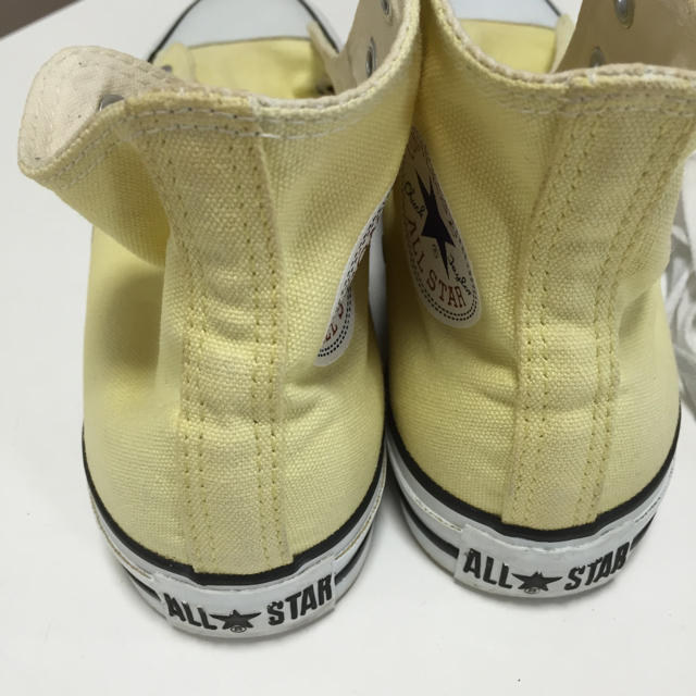 CONVERSE(コンバース)のコンバースハイカット 薄いイエロー２４㎝ レディースの靴/シューズ(スニーカー)の商品写真