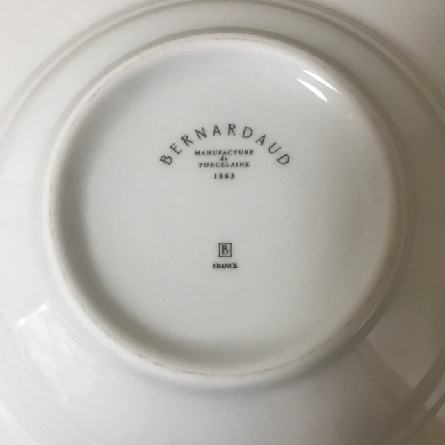 WEDGWOOD(ウェッジウッド)のベルナルド　白　水玉　深皿　プレート インテリア/住まい/日用品のキッチン/食器(食器)の商品写真