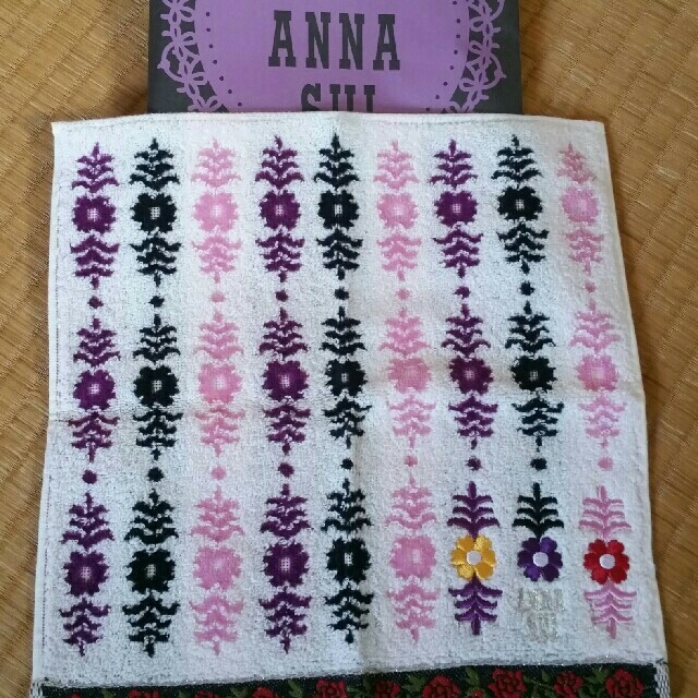 ANNA SUI(アナスイ)のアナスイ ハンドタオル (花) レディースのファッション小物(ハンカチ)の商品写真