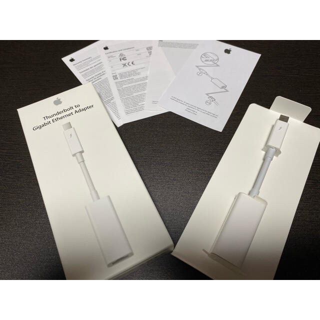 Apple(アップル)のThunderbolt to Gigabit Ethernet Adapter スマホ/家電/カメラのPC/タブレット(PC周辺機器)の商品写真