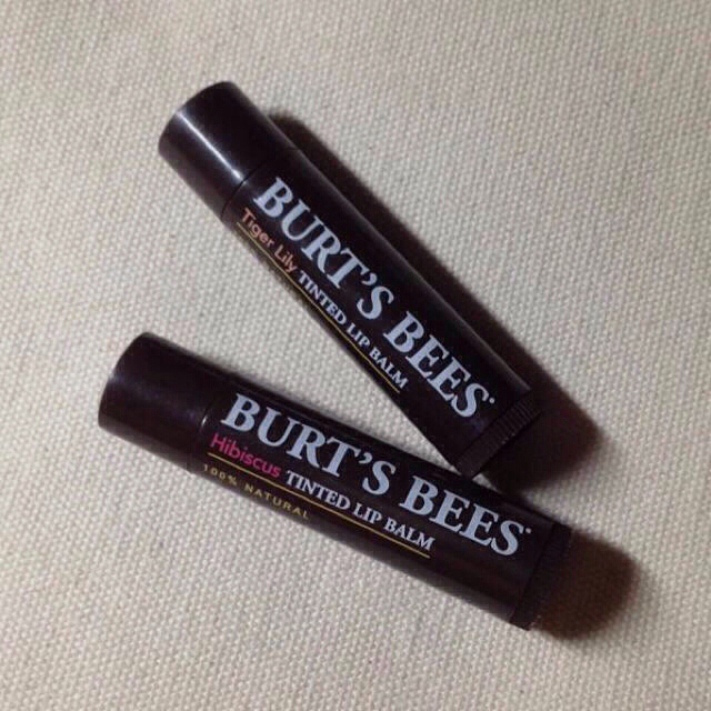 BURT'S BEES(バーツビーズ)のバーツビーズ ティンテッドリップバーム コスメ/美容のベースメイク/化粧品(その他)の商品写真