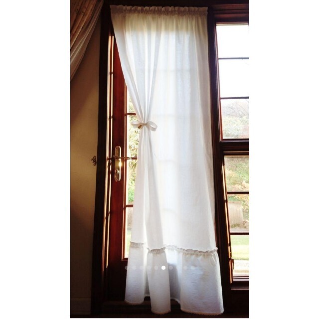ホワイトコットン♪片開きラッフルカーテン 丈2m リボンクリップ付き ハンドメイドのインテリア/家具(ファブリック)の商品写真