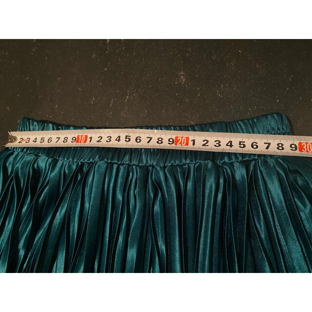 TOGA(トーガ)の美品ZARAグリーンスカート　mame sacai TOGA ameri レディースのスカート(ロングスカート)の商品写真