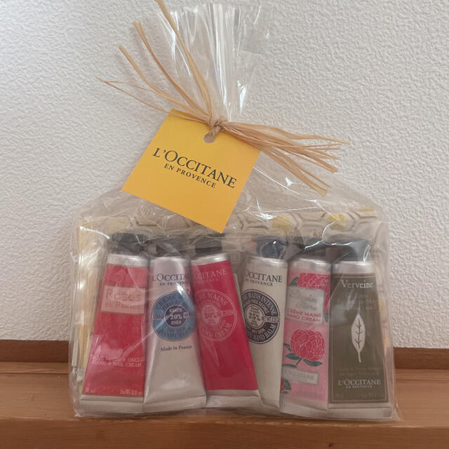 L'OCCITANE(ロクシタン)のロクシタン　ハンドクリーム6点セット(ミニポーチ付き) コスメ/美容のボディケア(ハンドクリーム)の商品写真