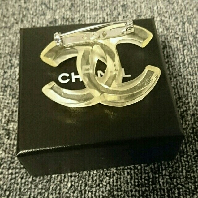 CHANEL(シャネル)のほろり様専用❗CHANEL(シャネル) ブローチ レディースのアクセサリー(ブローチ/コサージュ)の商品写真